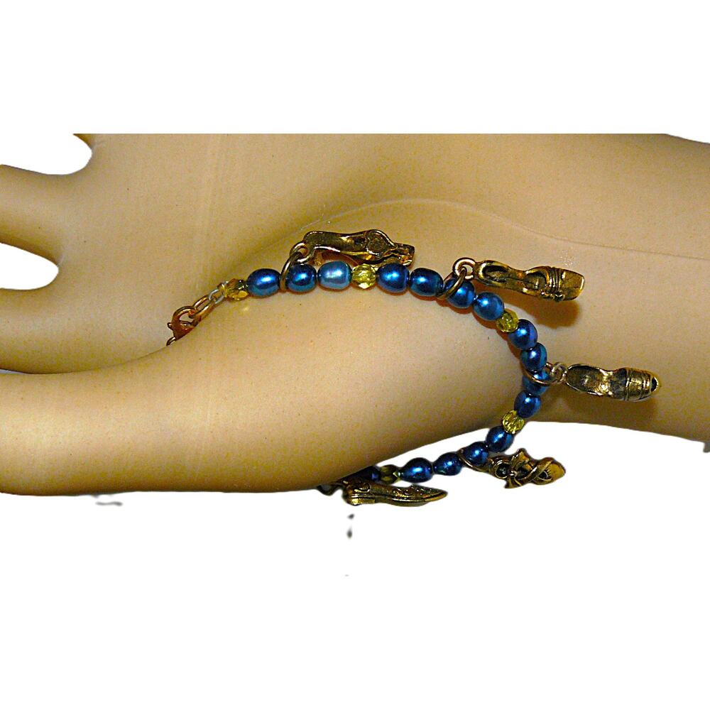 Vtg Designer Signed Blue Freshwater Pearl Shoe Charm Antiqued Gold-Tone Bracelet - Picture 4 of 8